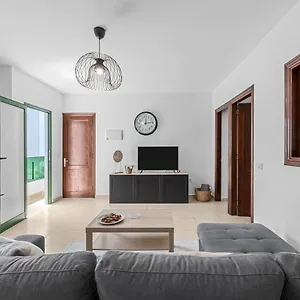 https://home2book-charming-apartment-tinajo-wifi.in-canary-islands.com
